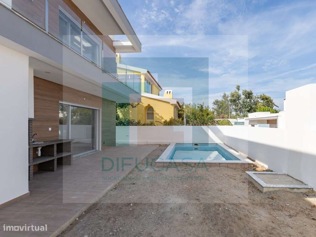 Moradia Isolada T4 Duplex com Piscina e Garagem-59