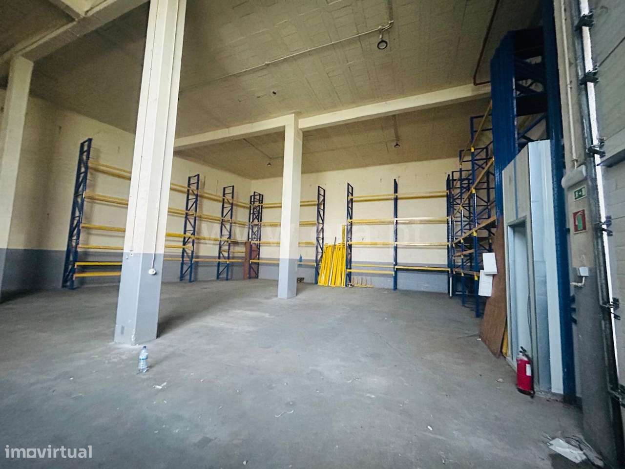 Armazém em Gandra, Paredes-0