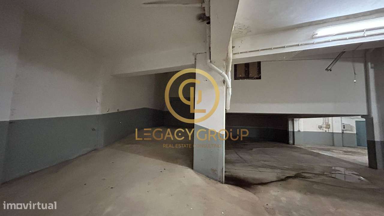 Parqueamento com 787m² situado no centro de Carvoeiro -  Lagoa-7