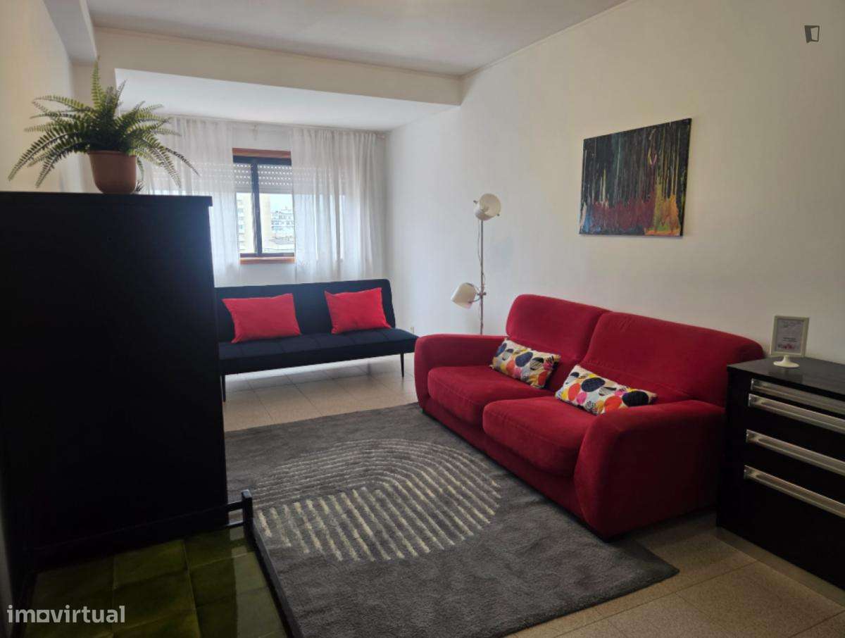 Apartamento com 1 quartos - localizado em Mafamude Porto - Grande imagem: 2/13