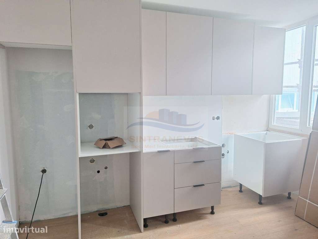 T2 em remodelação total, edifício e fracções como novos. - Grande imagem: 4/15