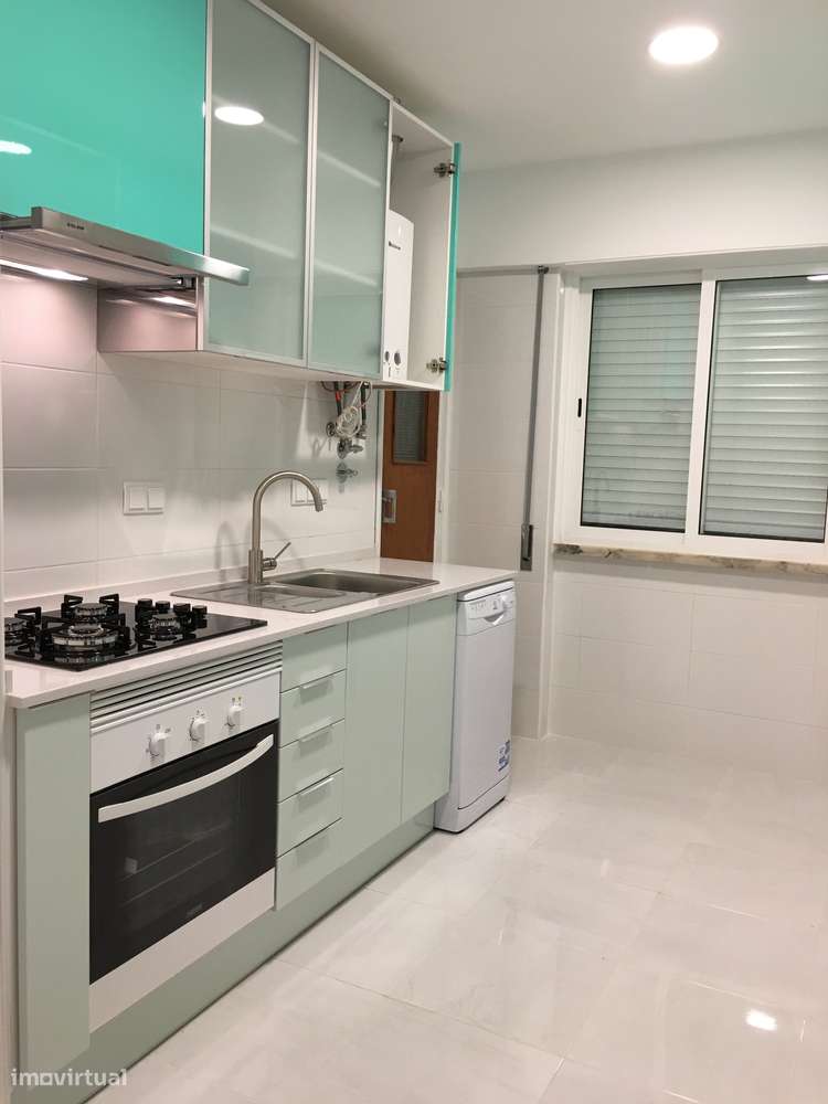 T3+1 com renovação recente e completamente equipado e mobilado - Grande imagem: 3/20