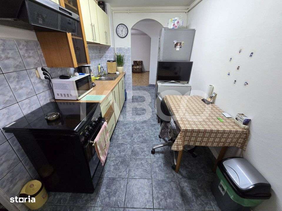 Apartament decomandat de vanzare 59 utili balcon pod zona Dioda Sibiu - Imagine principală: 5/17