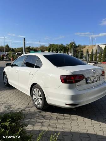 Volkswagen Jetta - 4