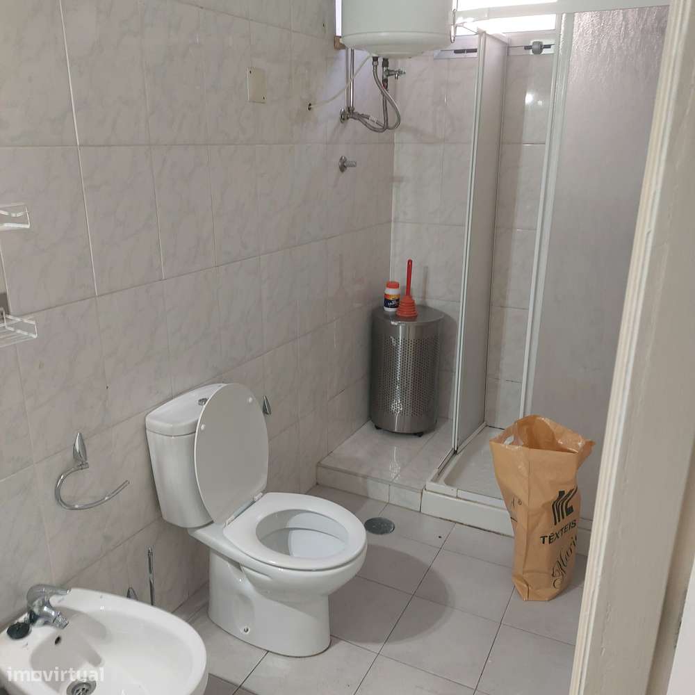 Predio com habitação 1º andar e comercio no res do chão - Grande imagem: 4/6