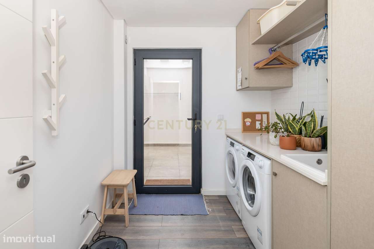 Moradia Isolada T4 de Prestígio – Bairro de São João, Sobreda-20