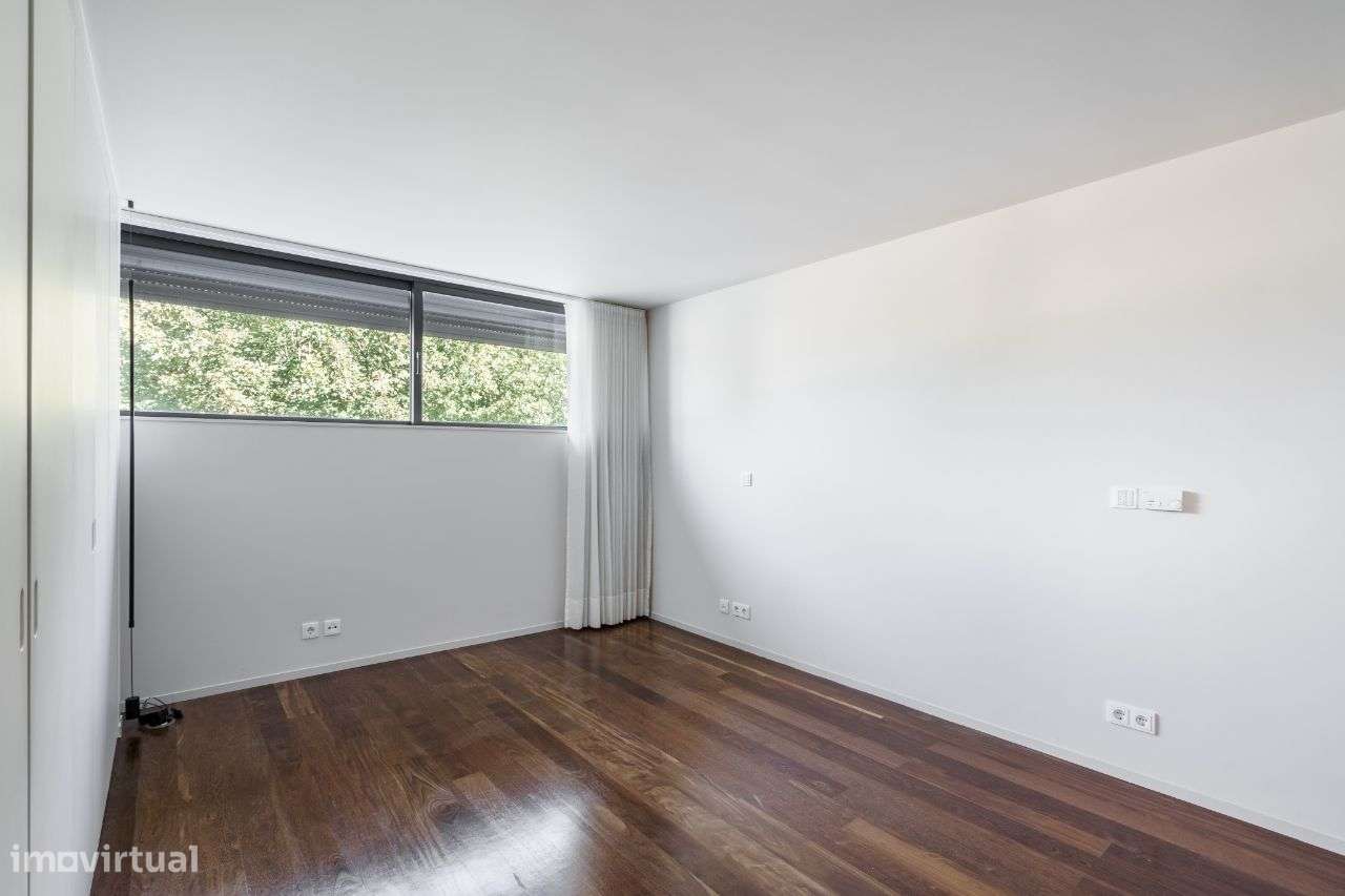 Penthouse Luxuosa com Piscina e Vistas 360º no Coração de Braga-27