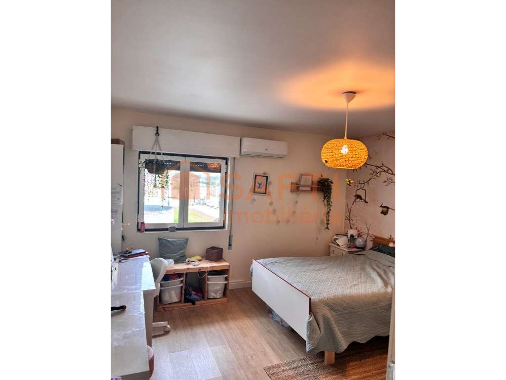 Moradia T5 com Piscina + Garagem para 3 Carros Oportunidade Imperdível-5