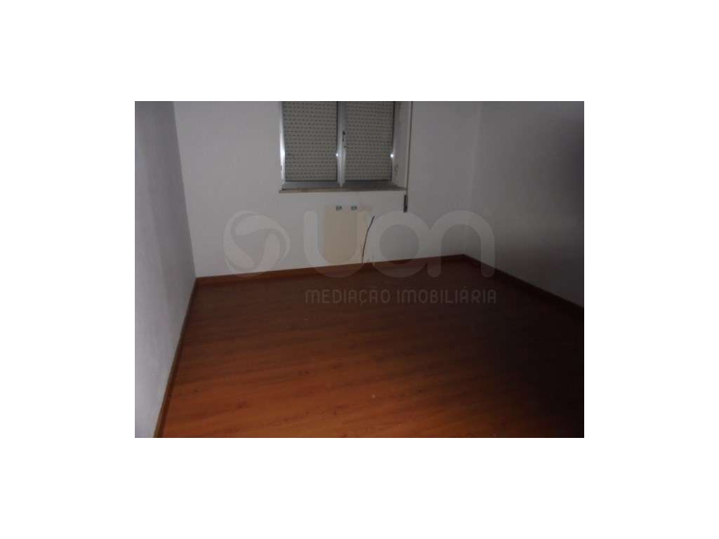 Moradia V3 em Seia - Grande imagem: 4/10