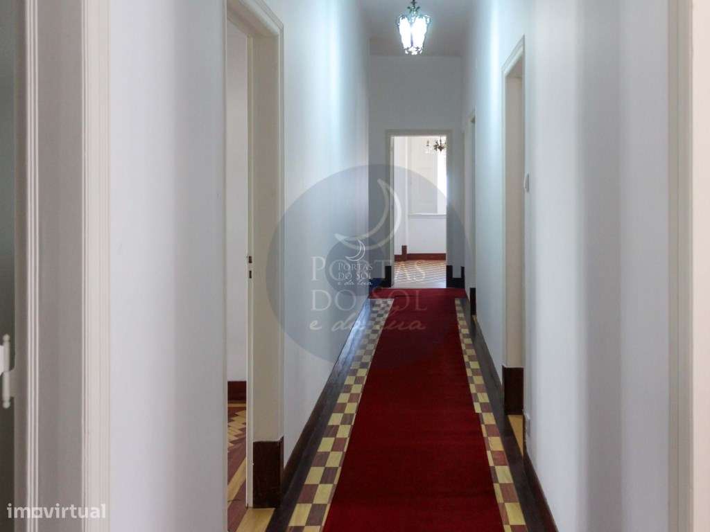 T6 c sótão (72m2), terraço, pátio e estacionamento - Grande imagem: 5/21