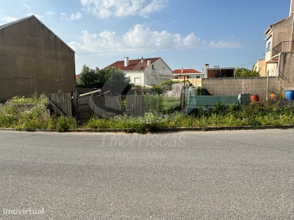 Terreno urbano, com 325m2, na Portela de Azóia, Santa Iri...