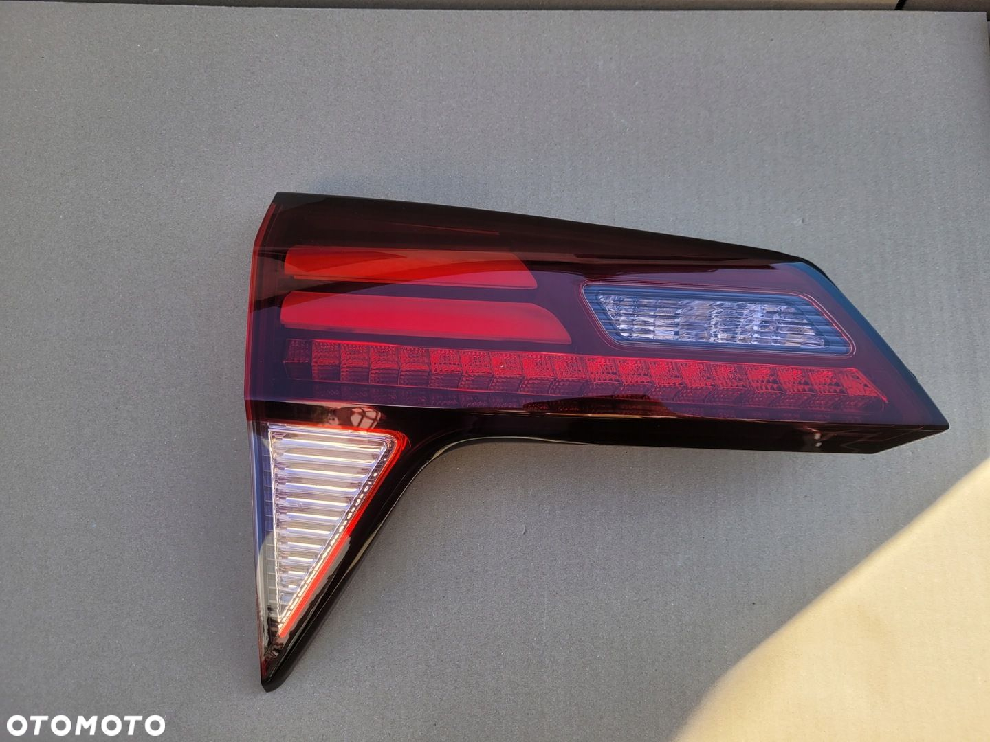 Honda HRV lift 18- lampa tylna lewa led idealna - 2