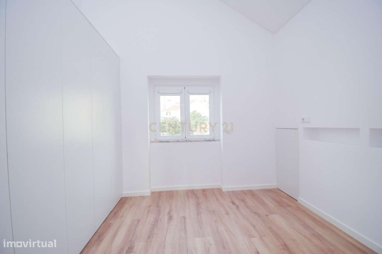 MORADIA T2 com Jardim * Bairro tranquilo em Cova da Piedade Almada-22