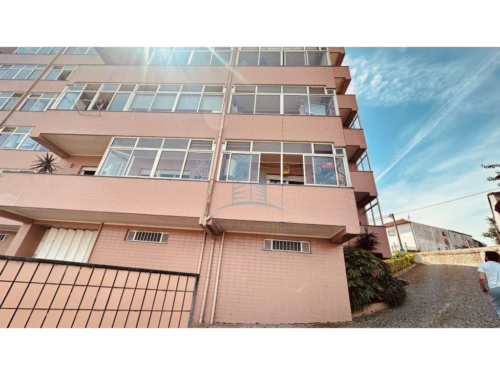 Excelente T2 com Lugar de Garagem e elevador em S. Cosme-26