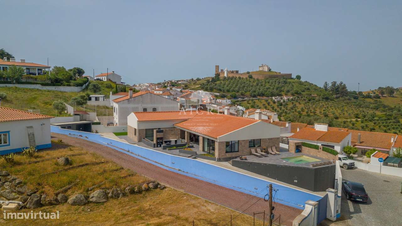 Moradia térrea independente totalmente remodelada, com vista deslumbra-4
