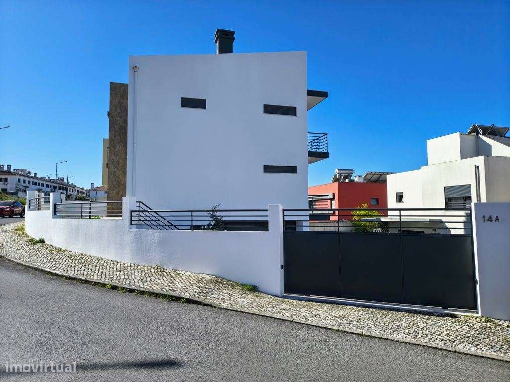 Moradia T5 Moderna no Feijó com 296 m² e Garagem de 100 m²  Confort...-21