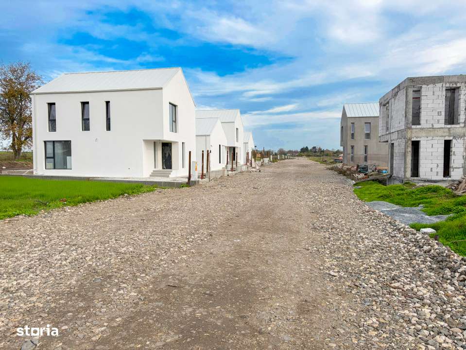 Casa la sol in Valu lui Traian, pe partea dreapta, ST 400mp - Imagine principală: 2/14