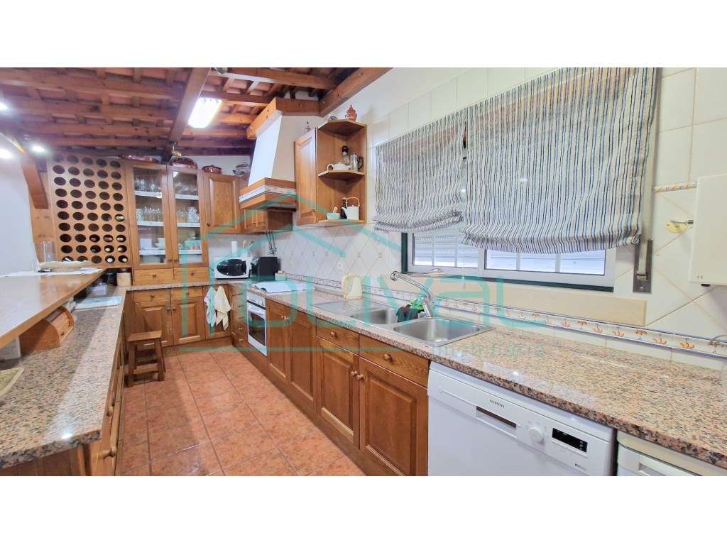 Espaço Comercial com armazéns-15