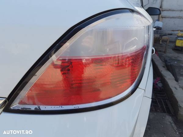 Tripla / Lampa / Stop Dreapta Opel Astra H Hatchback 2004 - 2010 - 1
