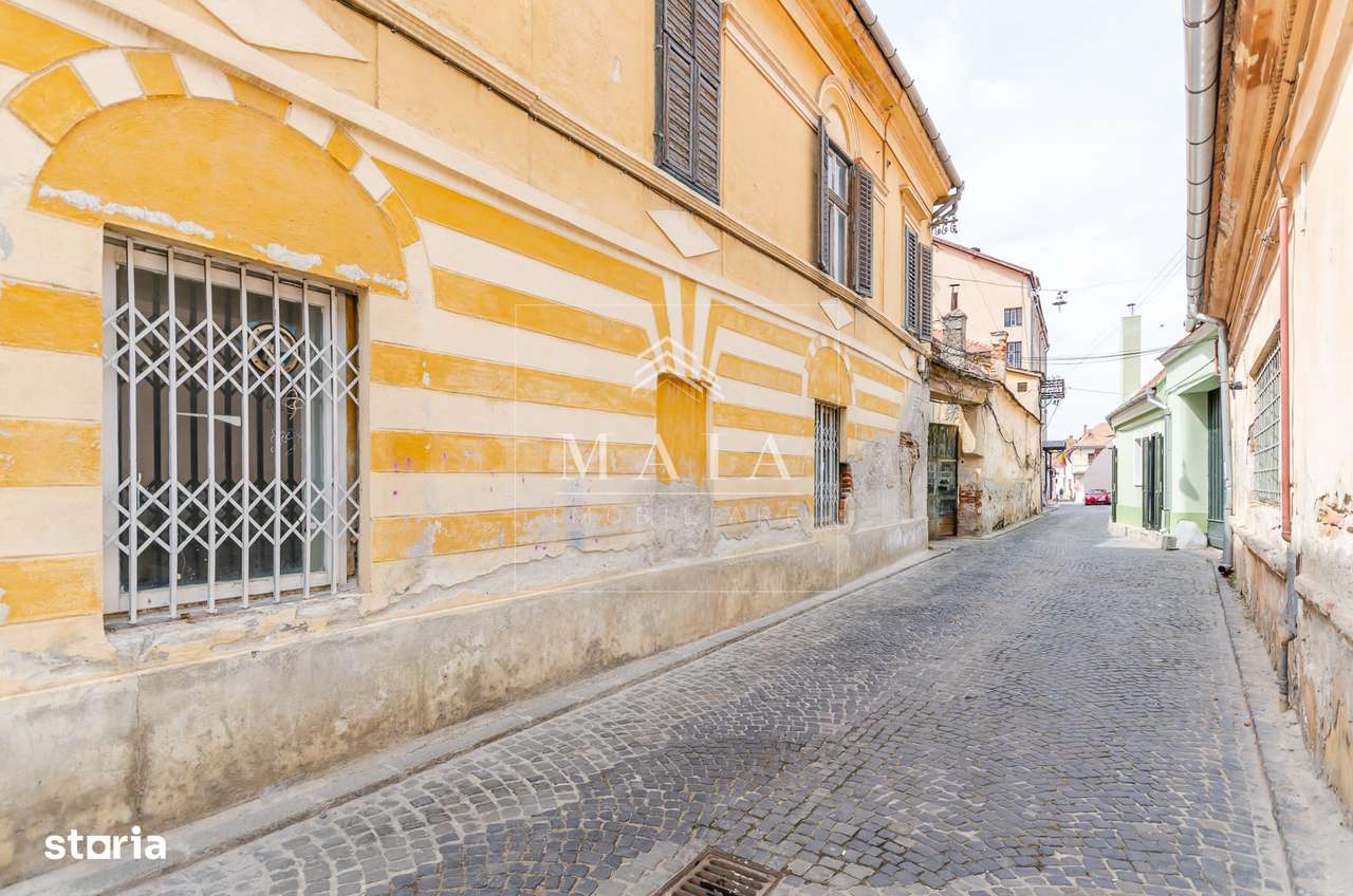 Casă de vânzare în Centrul Istoric Sibiu,  cu proiect pt. 24 de camere - Imagine principală: 3/9