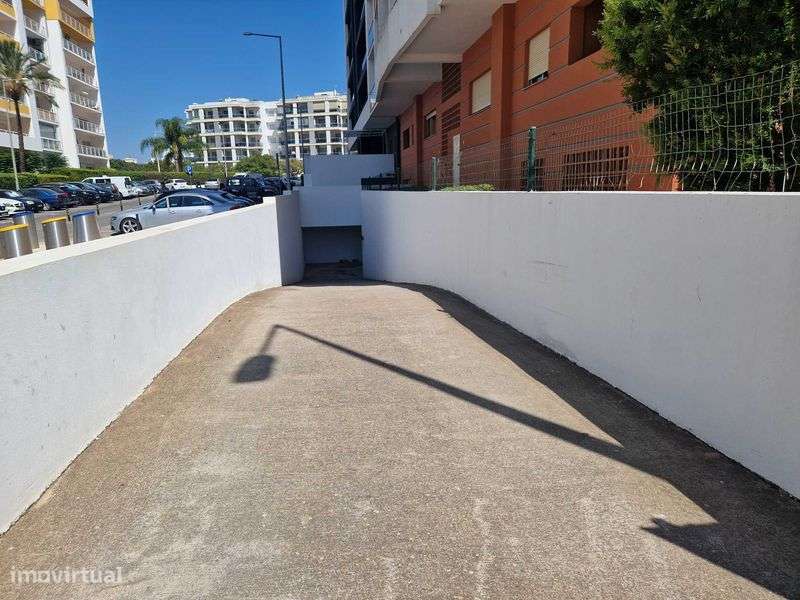Garagem à venda perto do Parque da Juventude, em Portimão - Grande imagem: 5/8