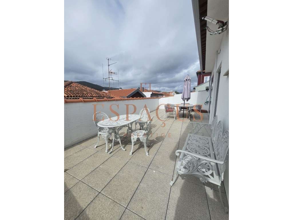 Apartamento T2 com Terraço no Coração do Centro Histórico-6