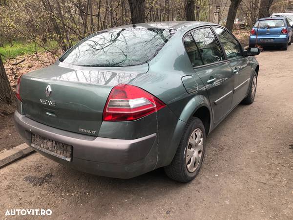 Dezmembrez Renault Megane 2 facelift verde 2006 1,5 dci Euro 3 - 5