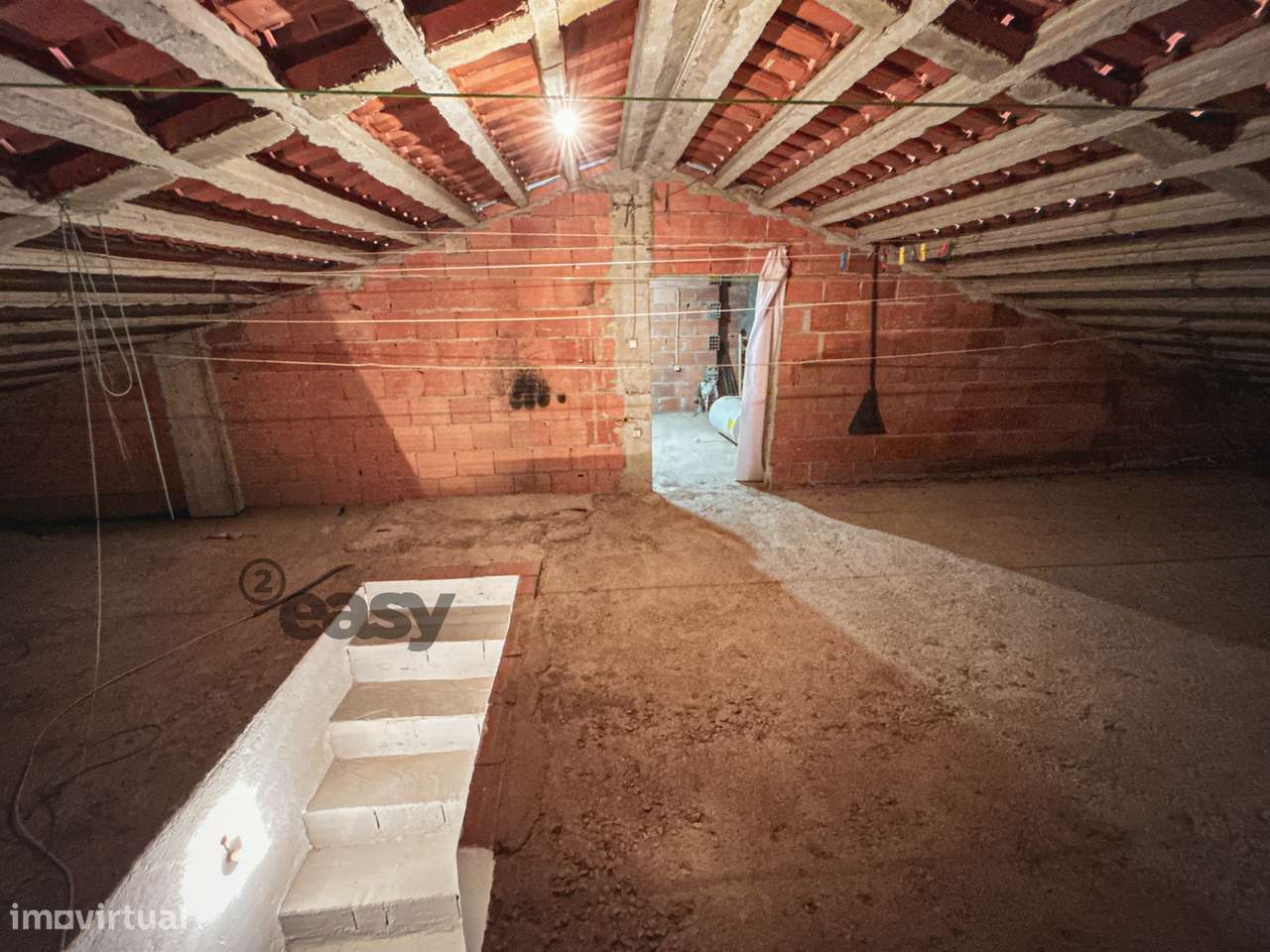 ÉVORA - Moradia T4 com Garagem Box e Logradouro em São Bartolomeu do O-16
