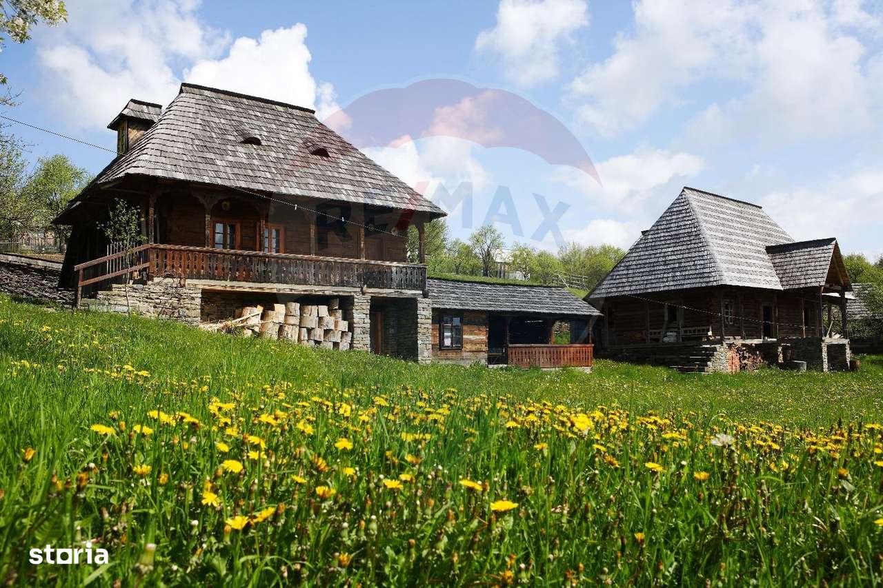 Vânzare ansamblu de 5 căsuțe tradiționale Maramureș/ Botiza - Imagine principală: 3/12