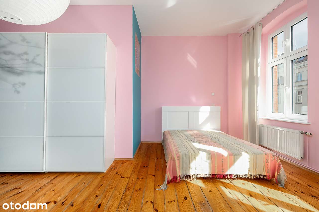 Trzystronne, z balkonem i piwnicą, przy tramwaju-9