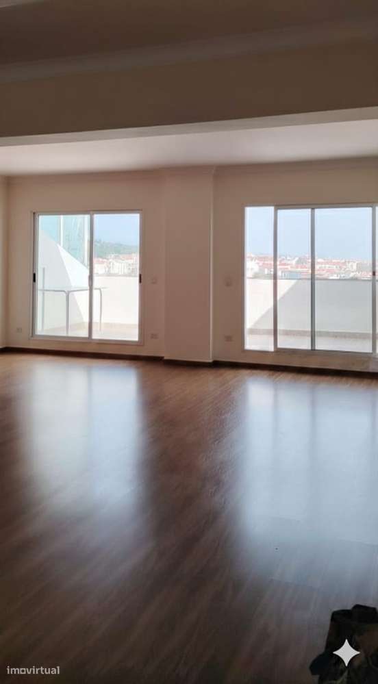 Loft /Atelier T1+1 Oportunidade de investimento na Povoa de Santa Iria - Grande imagem: 2/26