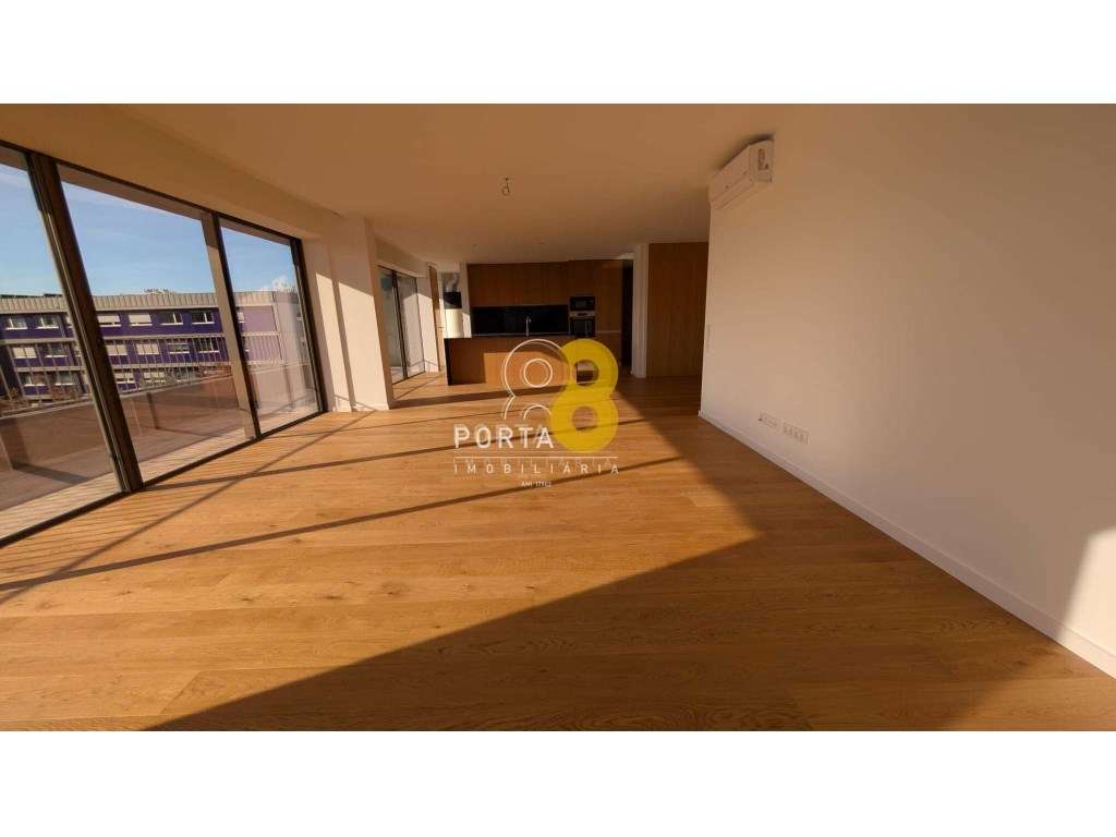 Apartamento T4 recuado com terraço em Matosinhos Sul-11