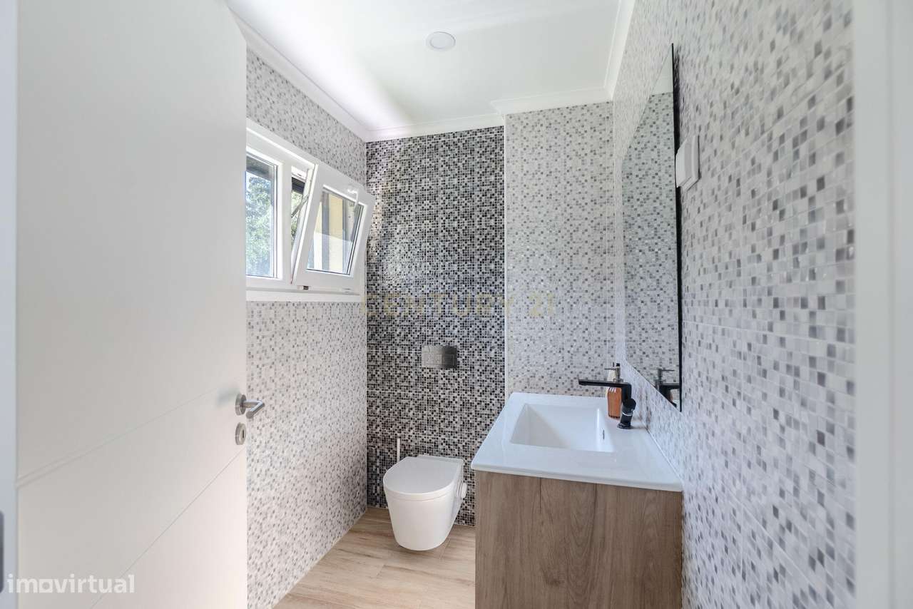 Moradia T3 + 2 com Piscina - Foros de Amora-9