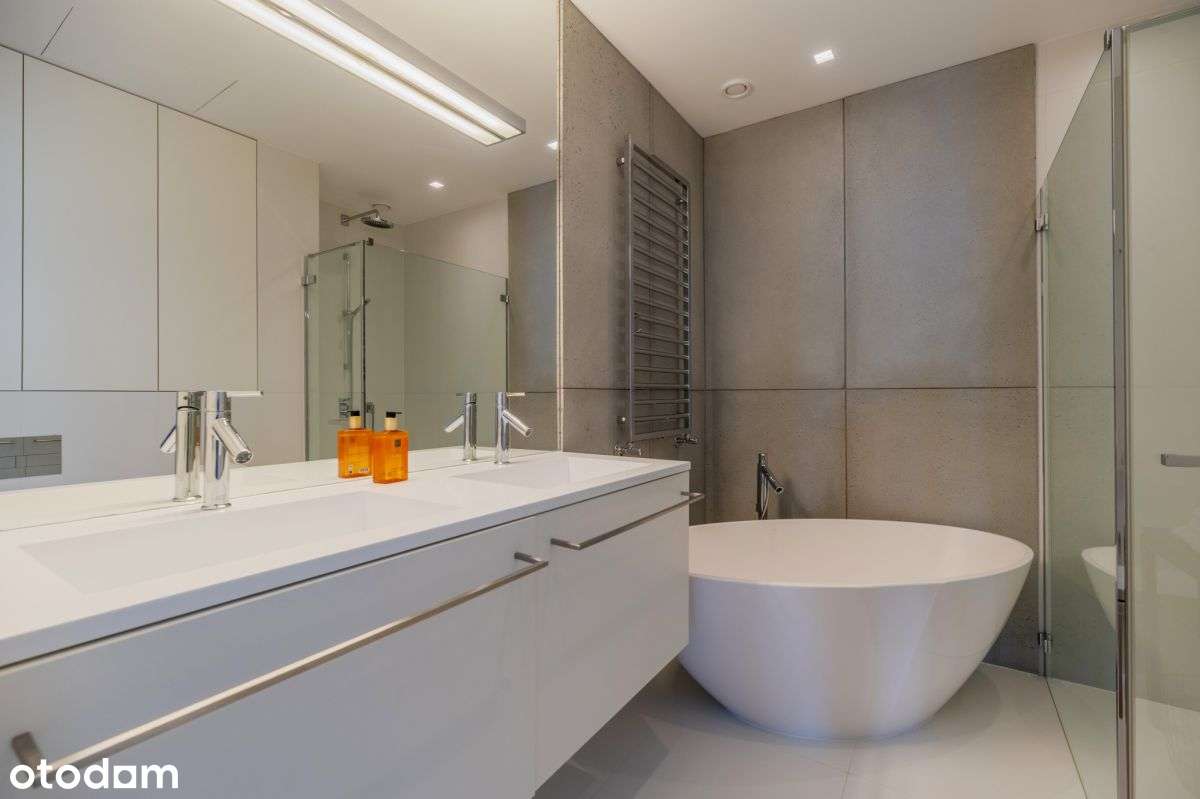 Cosmopolitan,38piętro,2 miejsca parkingowe,komórka-14