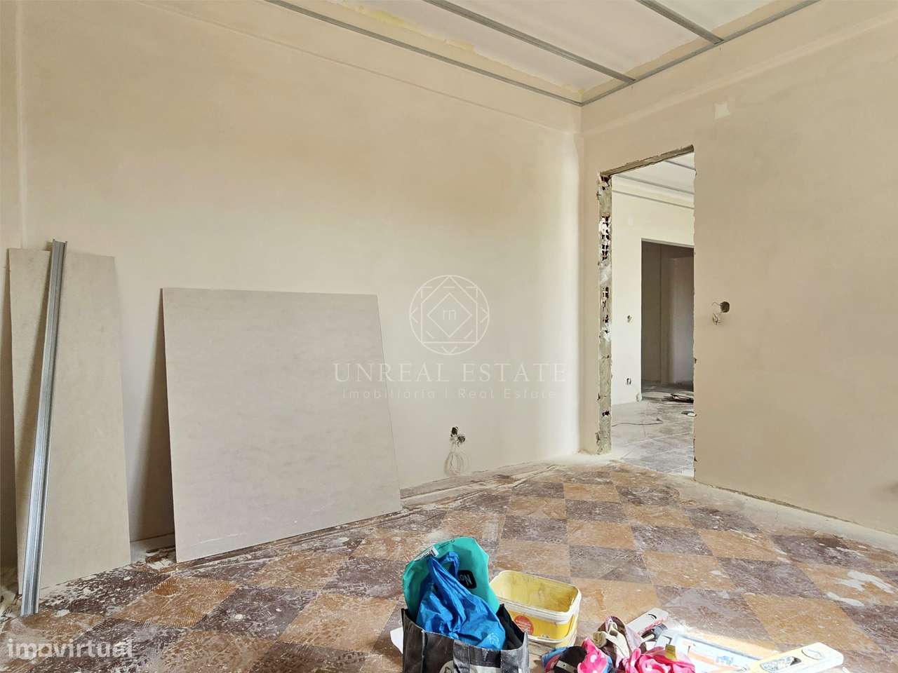 Apartamento T3 em Remodelação com Terraço de 80 m² e Parqueamento | Se-30