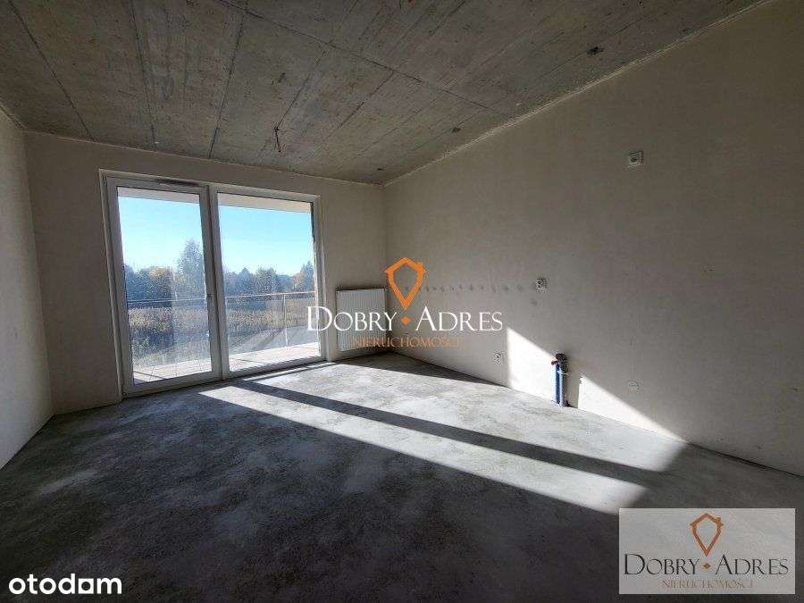 3 pokojowe mieszkanie + komórka + garaż - stan dew-0