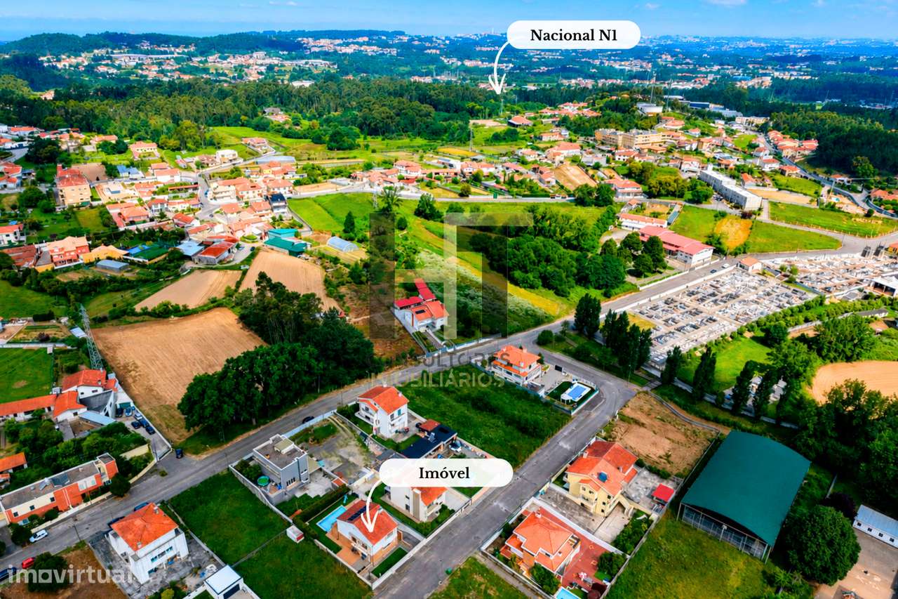 Moradia T3 | 4 Frentes | Piscina, Suite c/ Closet, Garagem 3 Carros |-59
