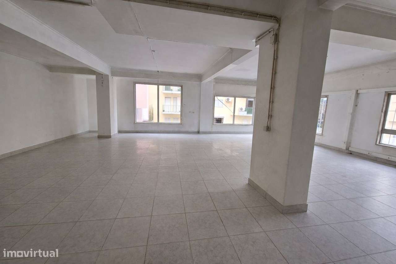 Loja para Arrendamento  Quinta do Pinheiro, Pontinha - Grande imagem: 2/23