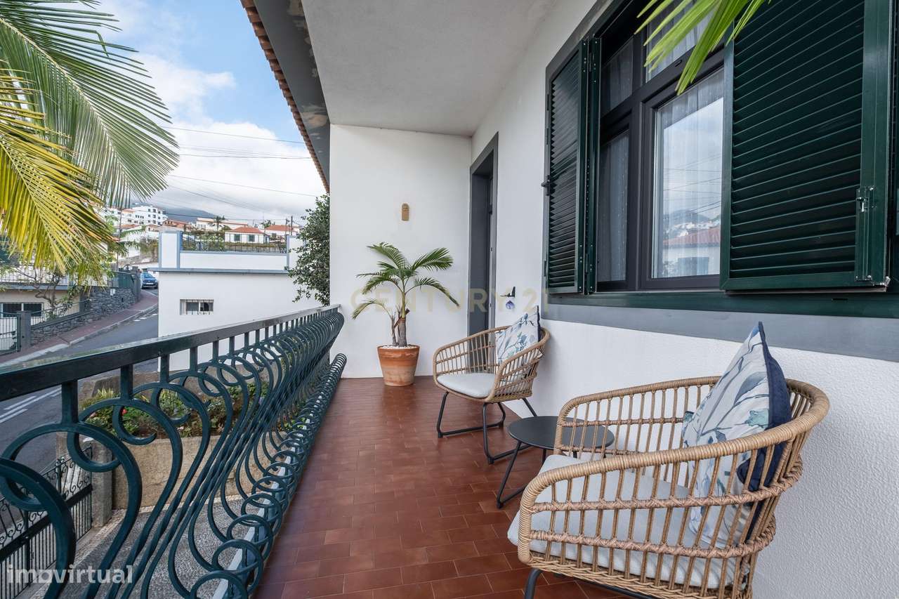 Moradia T2 Remodelada em Câmara de Lobos com Vista para o Pôr do Sol-19