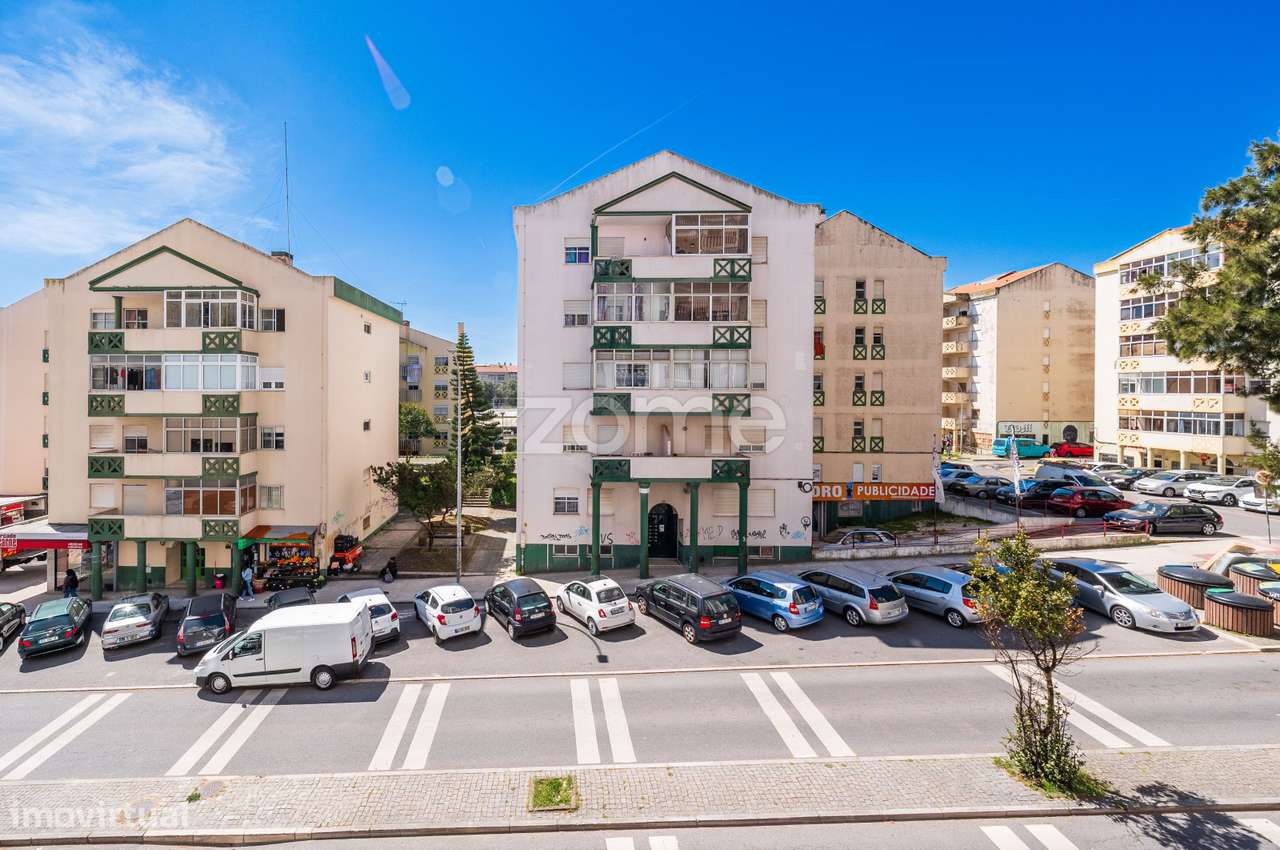 Apartamento T2 na Tapada das Mercês-3