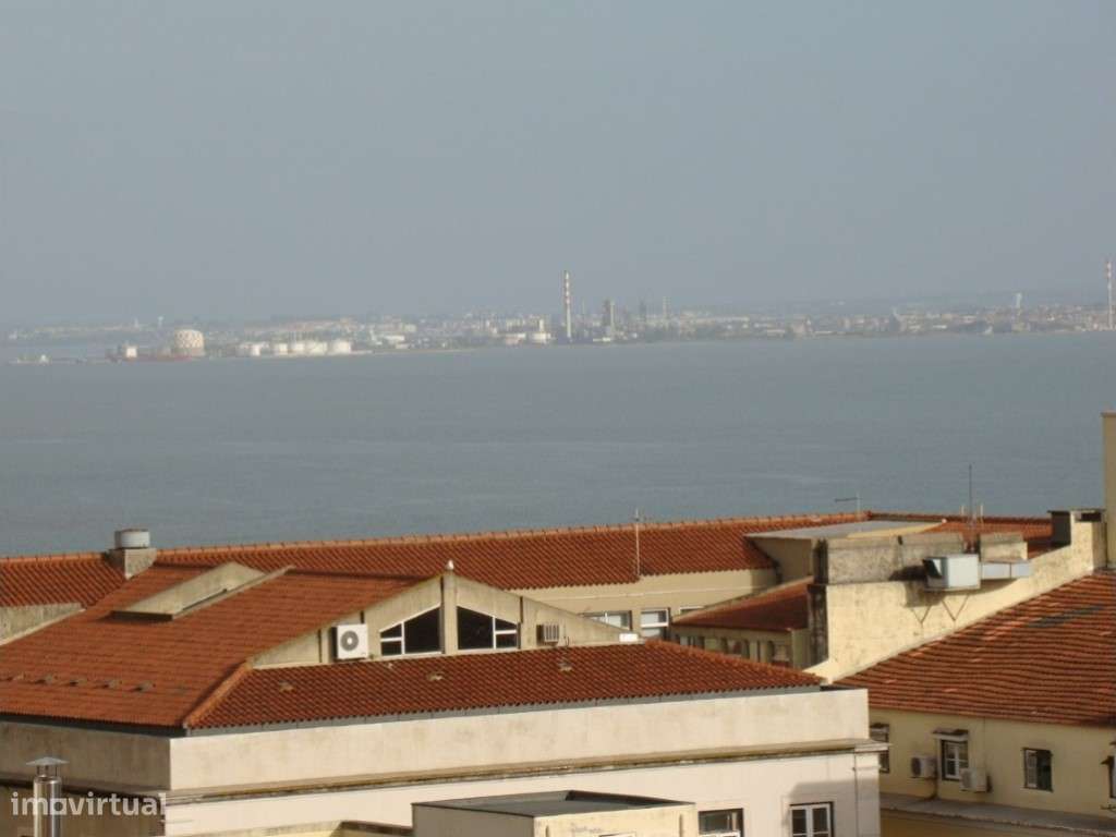 Apartamento T2 Duplex no Chiado - Grande imagem: 5/11