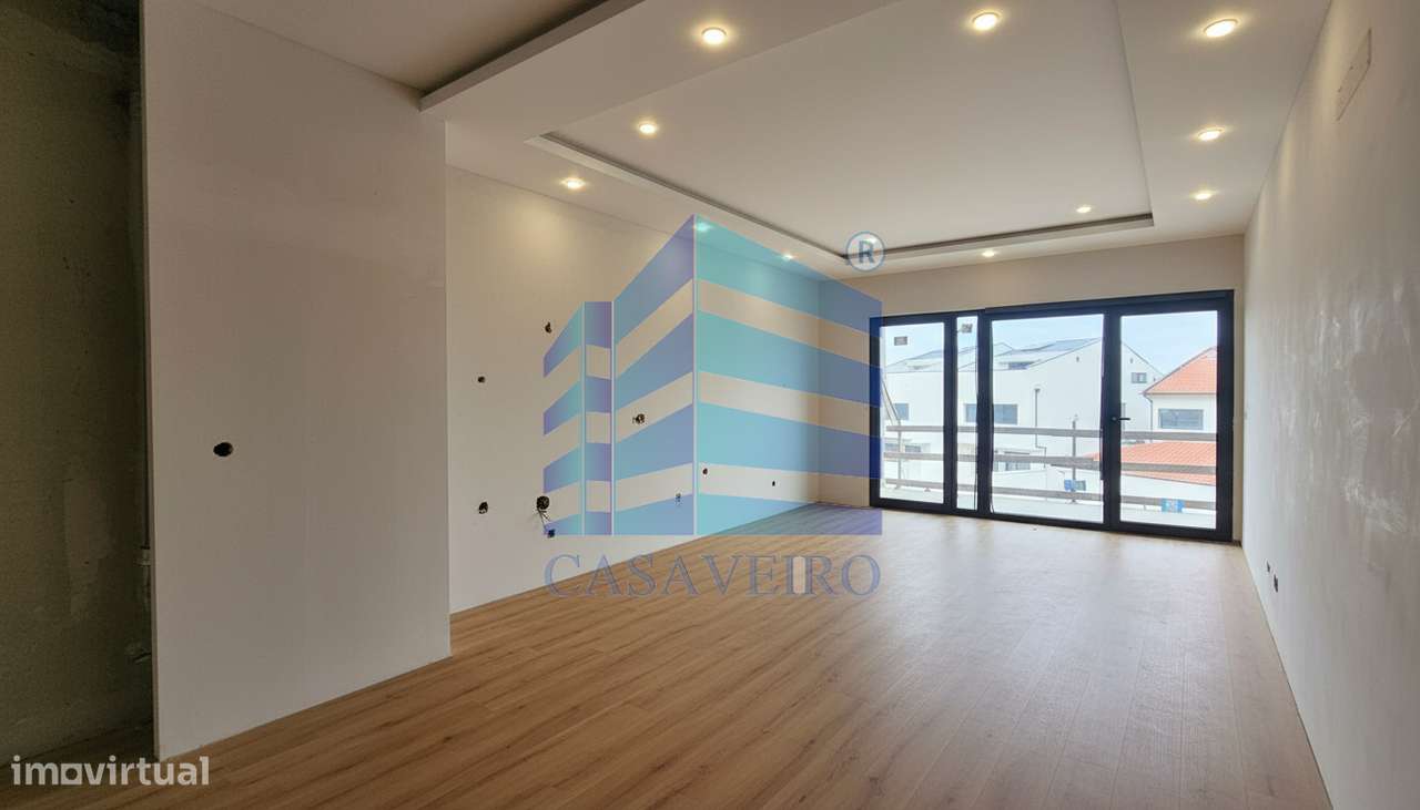 Apartamento T2 com Varanda e Lugar de Garagem - Grande imagem: 3/21