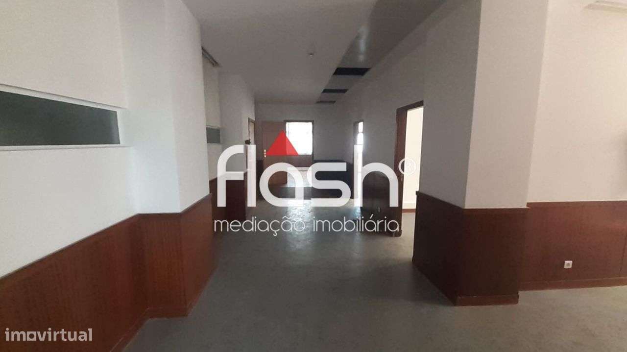 Venda de Espaço de loja/escritórios no Restelo-16