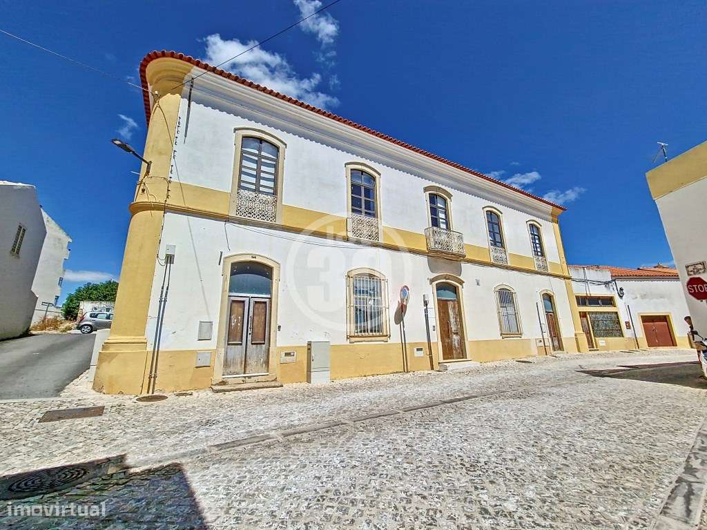 Prédio antigo para requalificação no centro de Pêra, com enorme pot... - Grande imagem: 5/60