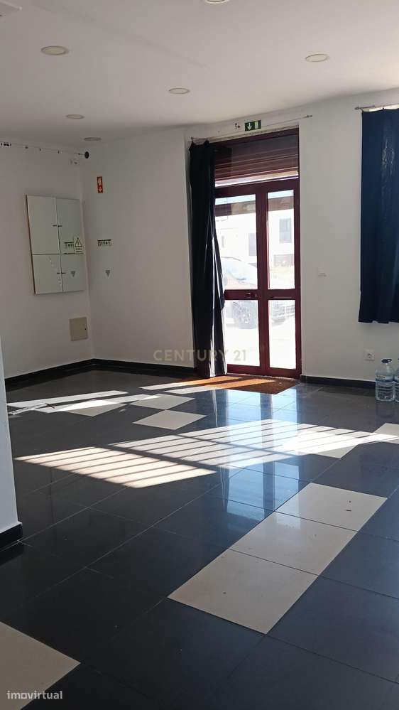 Excelente Espaço Comercial para Arrendamento em Vila Nova da Caparica - Grande imagem: 3/8