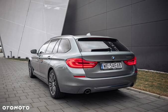 BMW Seria 5 520d Sport Line - 6