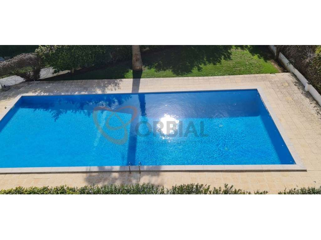 Espaçoso apartamento T1 para venda em Albufeira com piscina-11