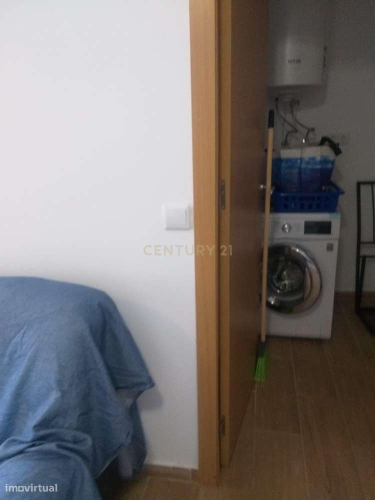 Casa Renovada com 4 Quartos e Garagem - Grande imagem: 3/40