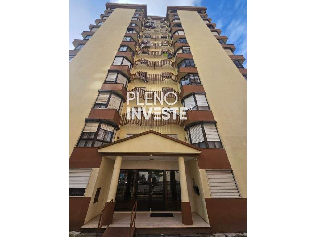 T2 Tapada das Mercês junto à estação - Grande imagem: 4/24