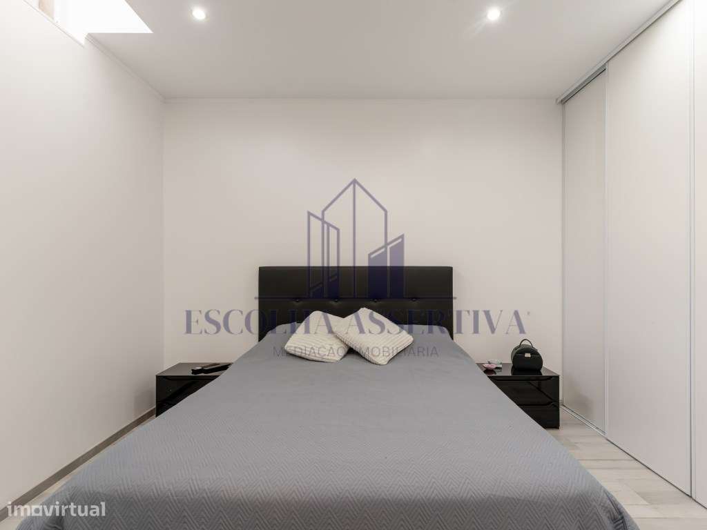 Loja com 95m2 transformada em apartamento T2-8